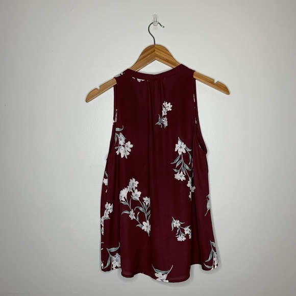 ASTR Sleeveless Floral Tie Neck Blouse Size XS - Picture 2 of 5